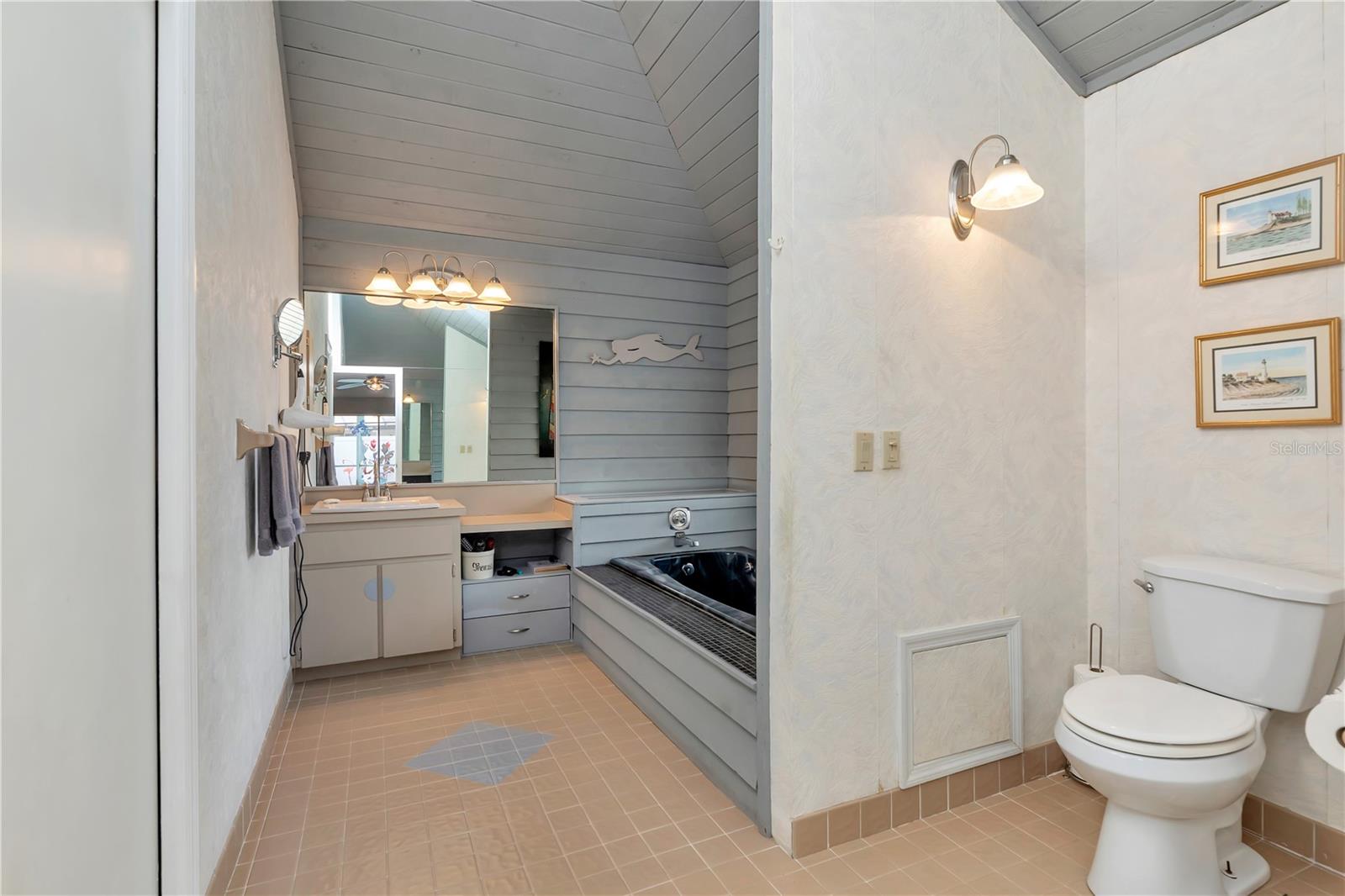 LAKE VALENCIA UNIT ONE - Residential