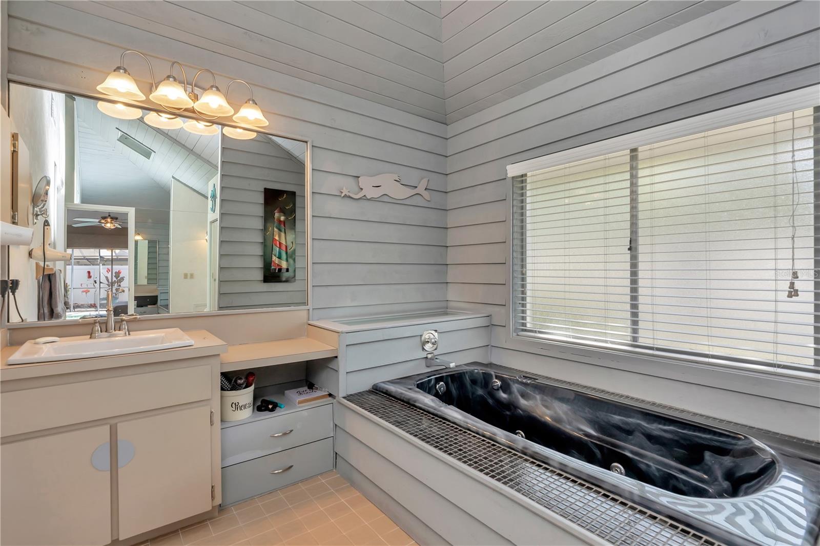 LAKE VALENCIA UNIT ONE - Residential