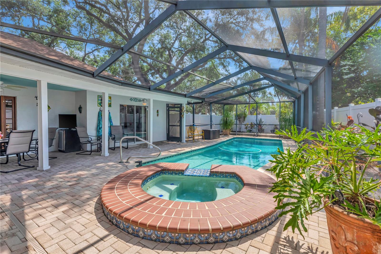 LAKE VALENCIA UNIT ONE - Residential