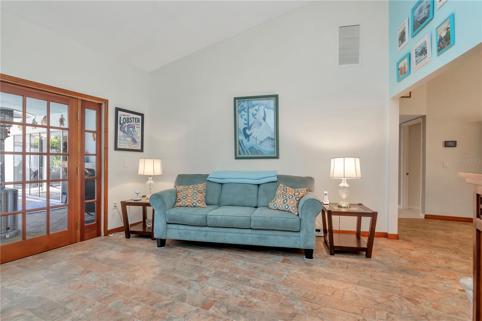 LAKE VALENCIA UNIT ONE - Residential
