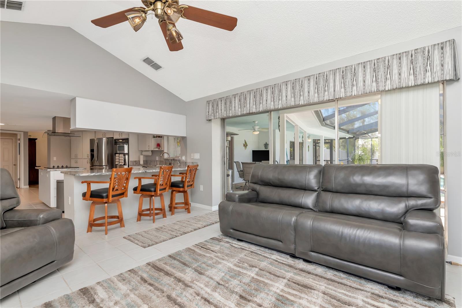 LAKE VALENCIA UNIT ONE - Residential