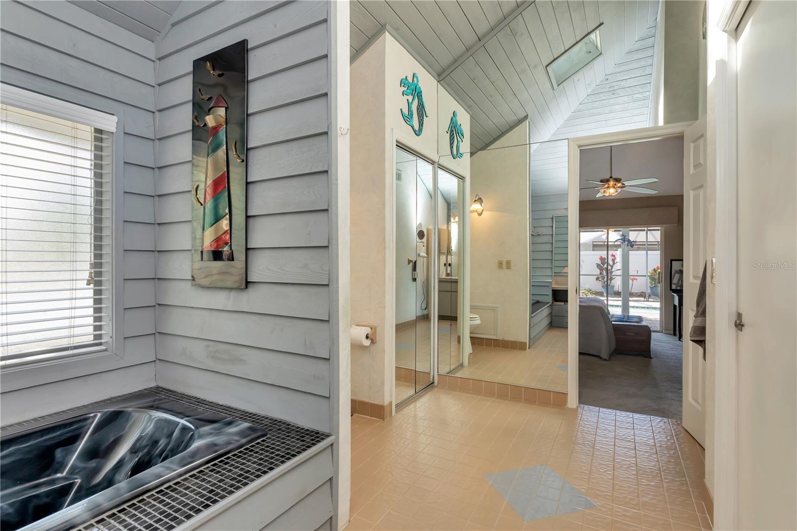 LAKE VALENCIA UNIT ONE - Residential
