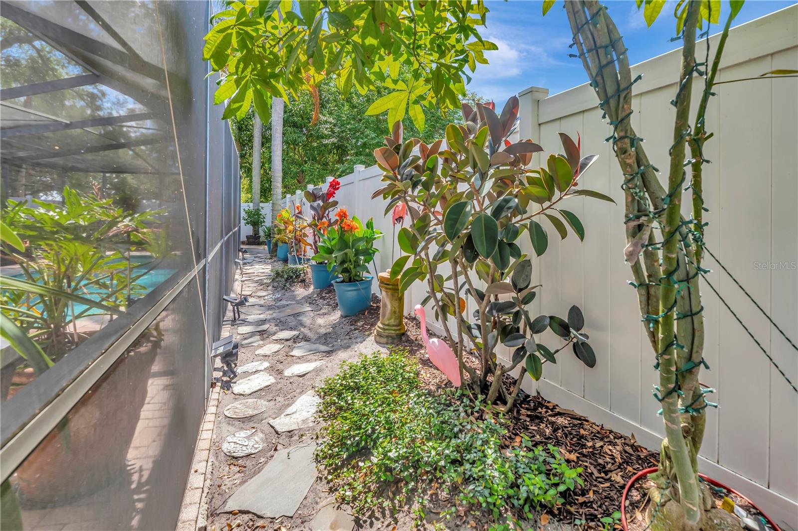 LAKE VALENCIA UNIT ONE - Residential