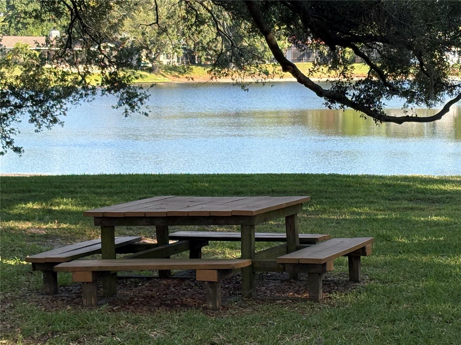 LAKE VALENCIA UNIT ONE - Residential