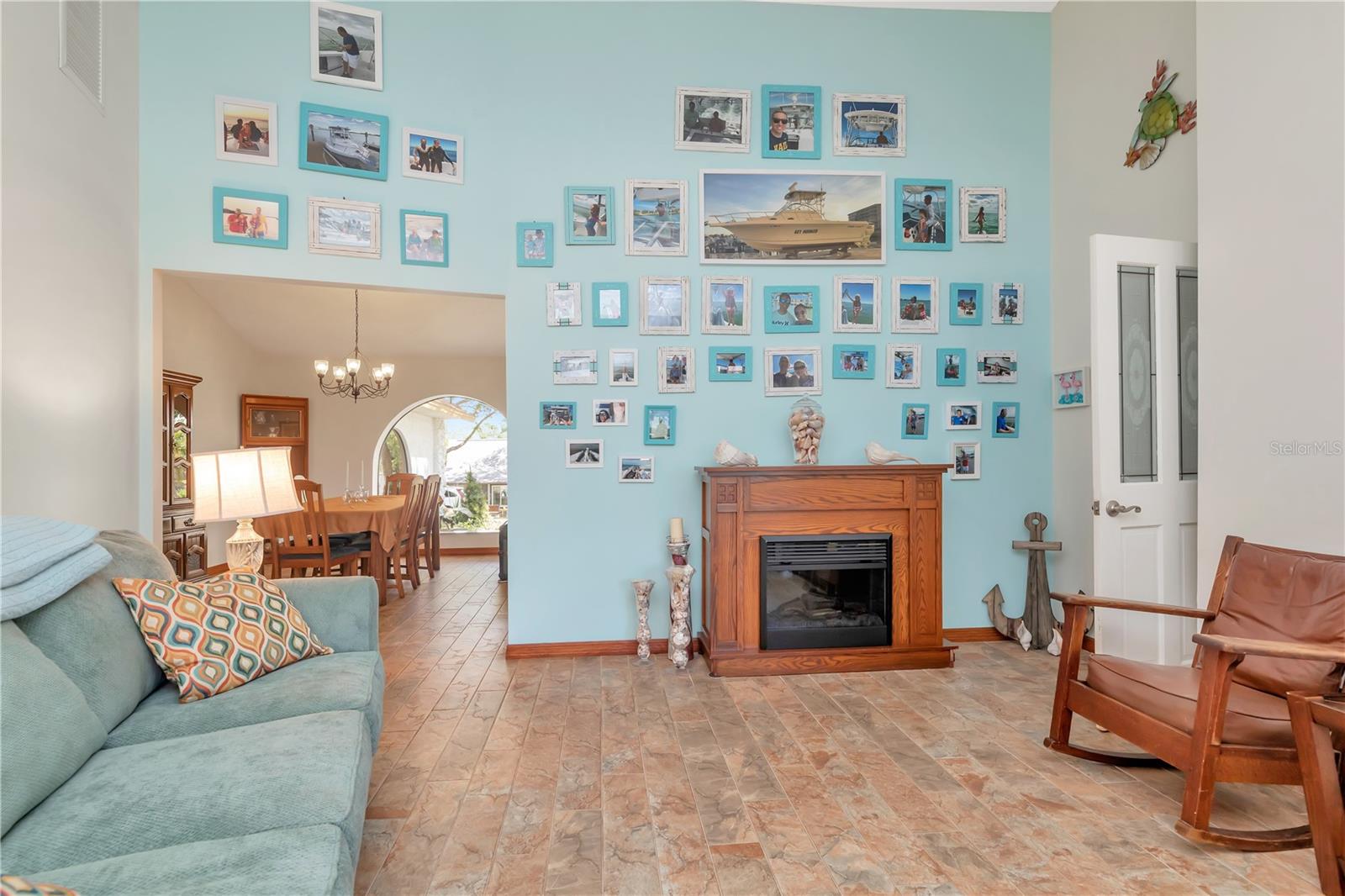 LAKE VALENCIA UNIT ONE - Residential
