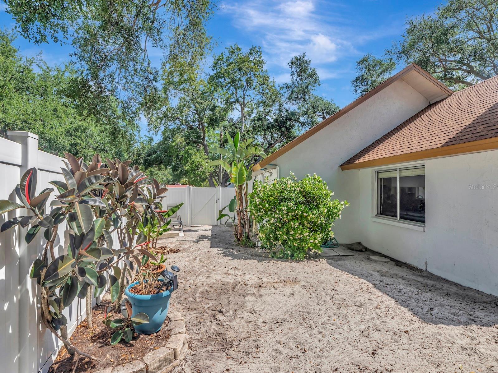 LAKE VALENCIA UNIT ONE - Residential