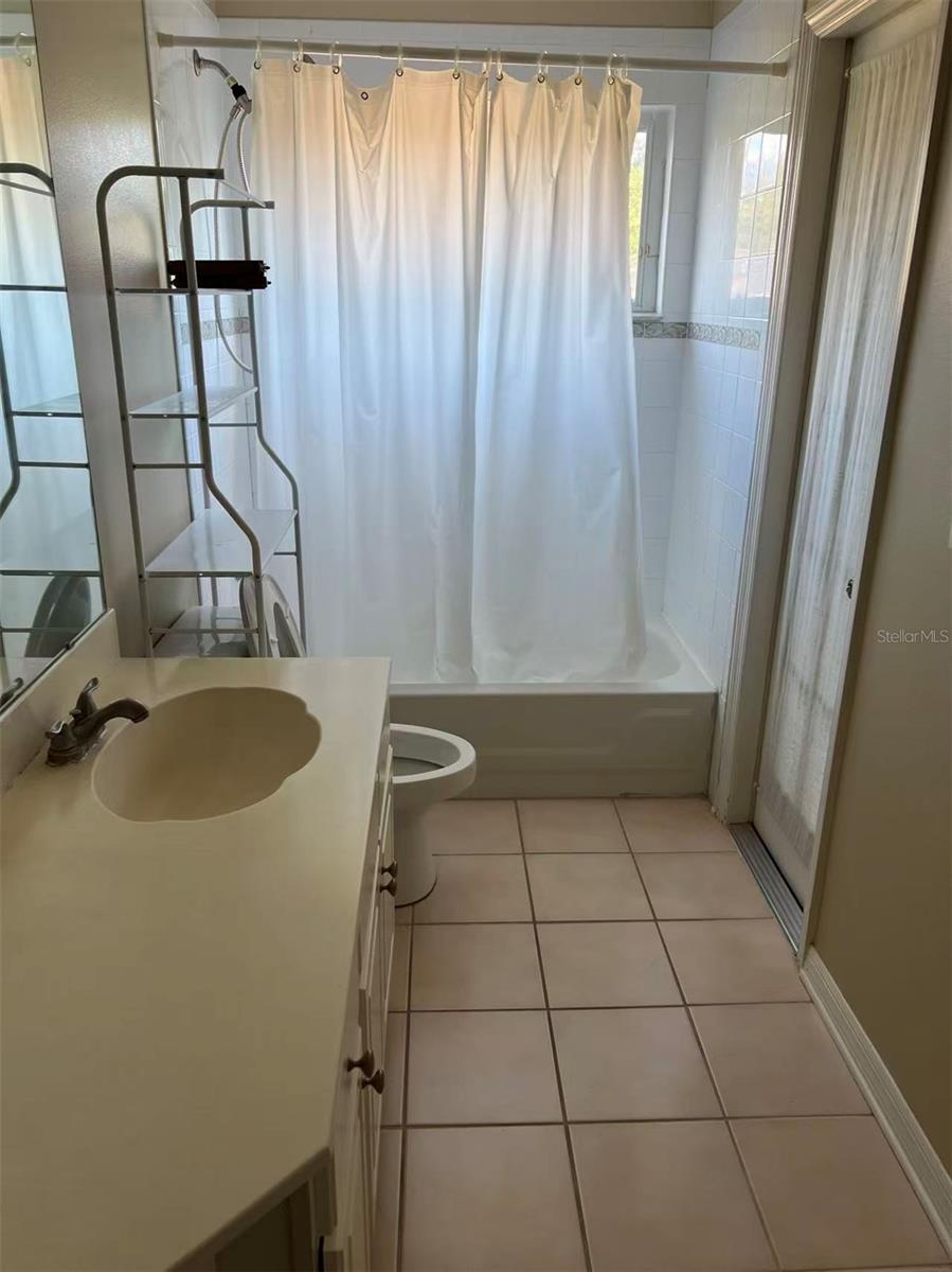 HAMPTONS - Residential Lease