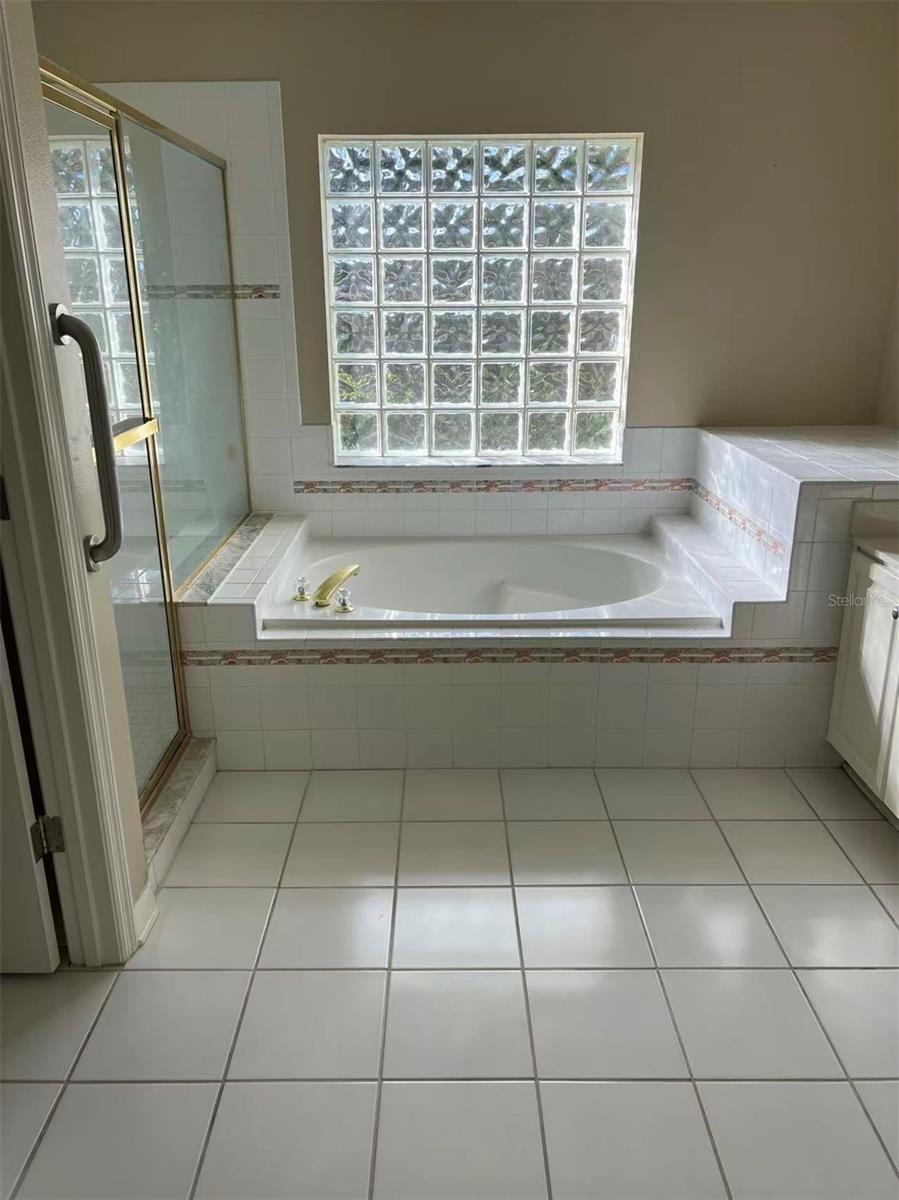 HAMPTONS - Residential Lease