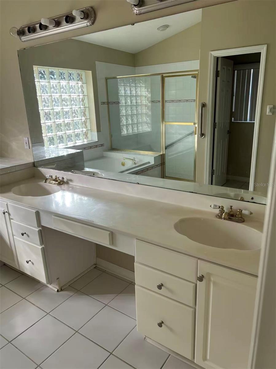 HAMPTONS - Residential Lease