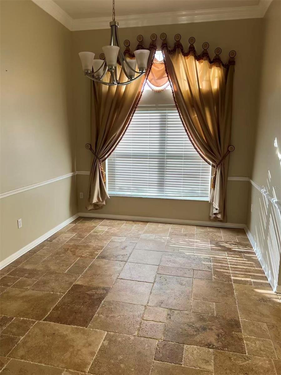 HAMPTONS - Residential Lease