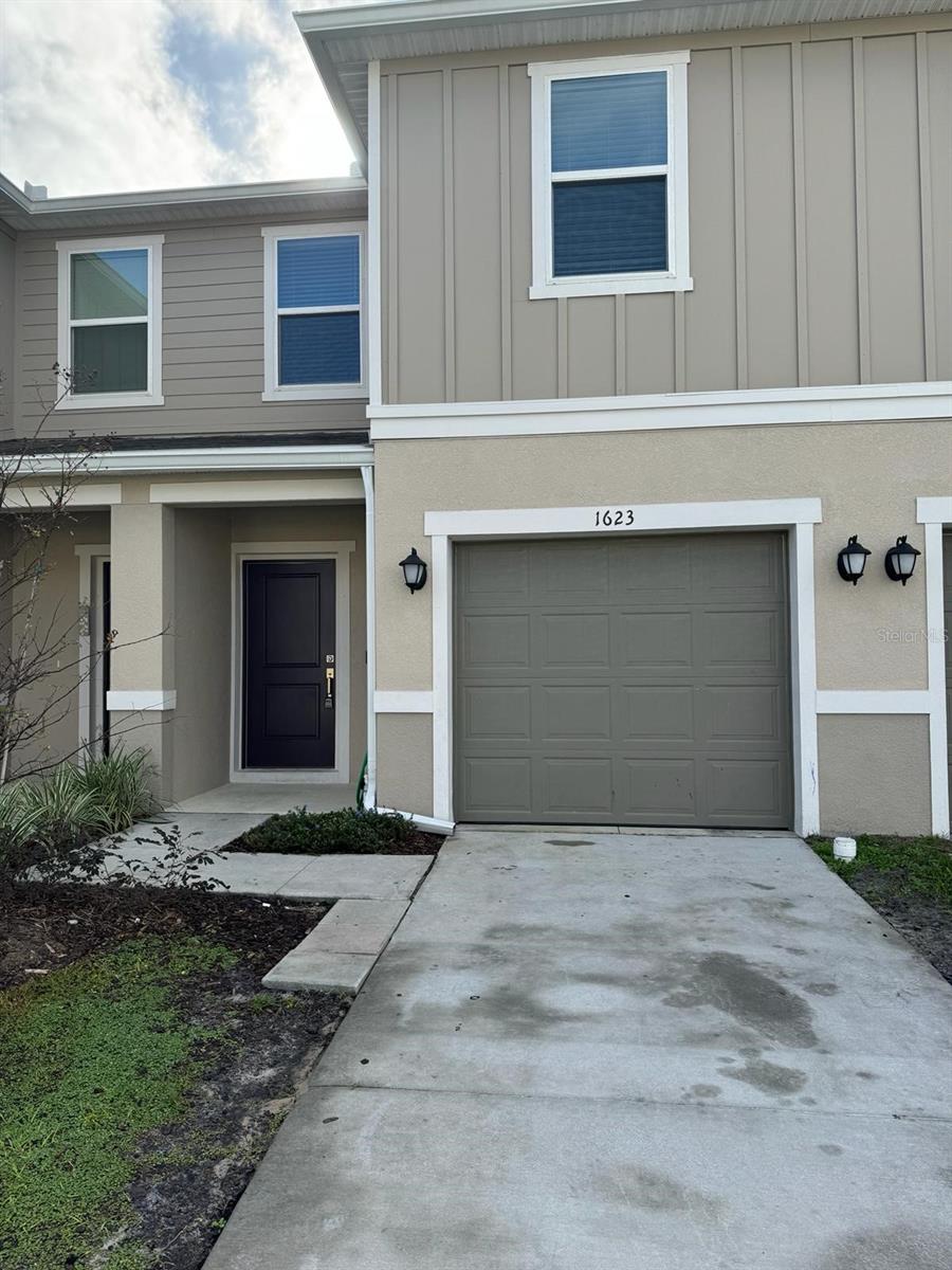 Nice home, quiet neighborhood, close to shopping, supermarket.