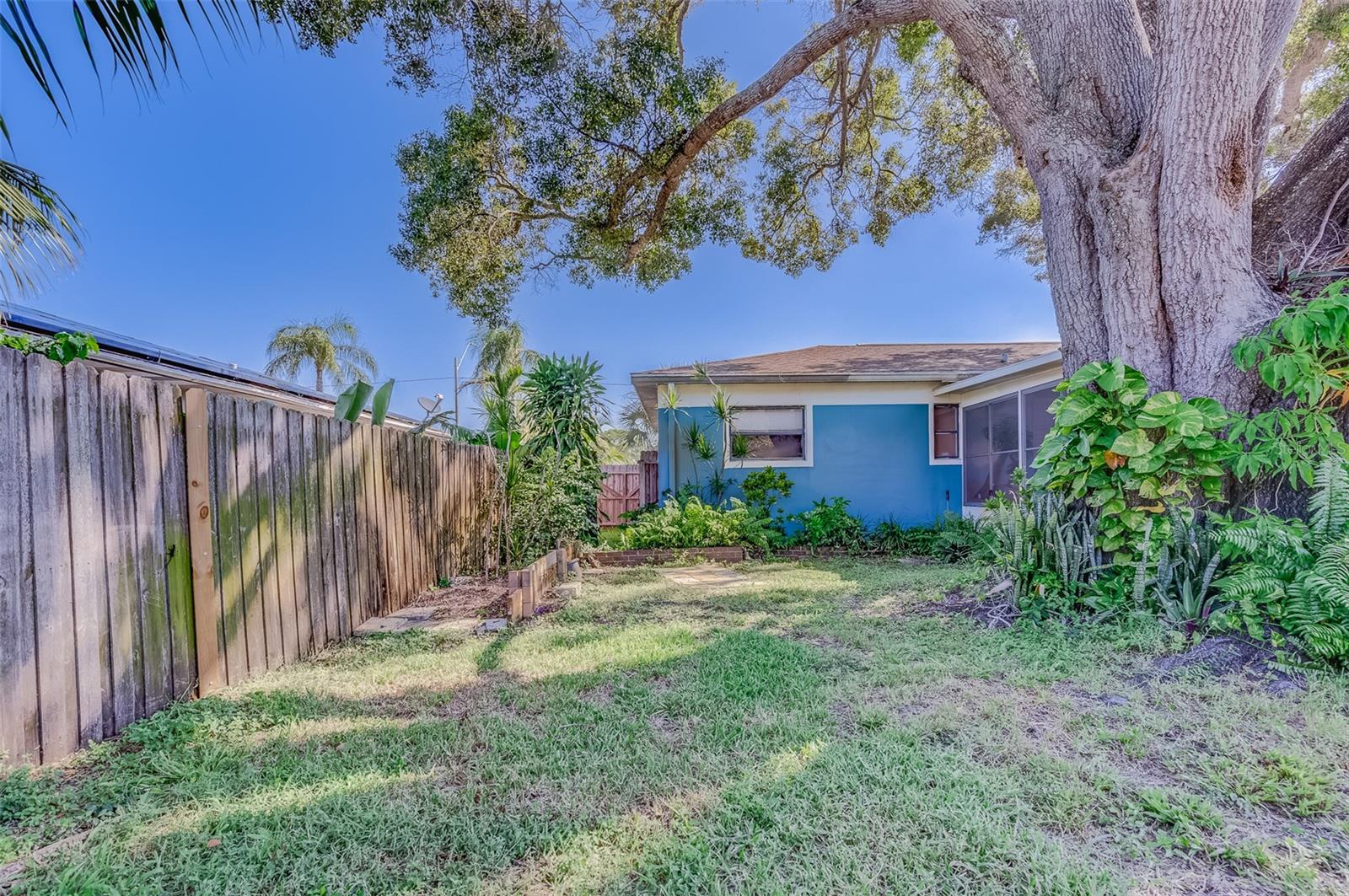 GARDEN MANOR SEC 2 - Residential