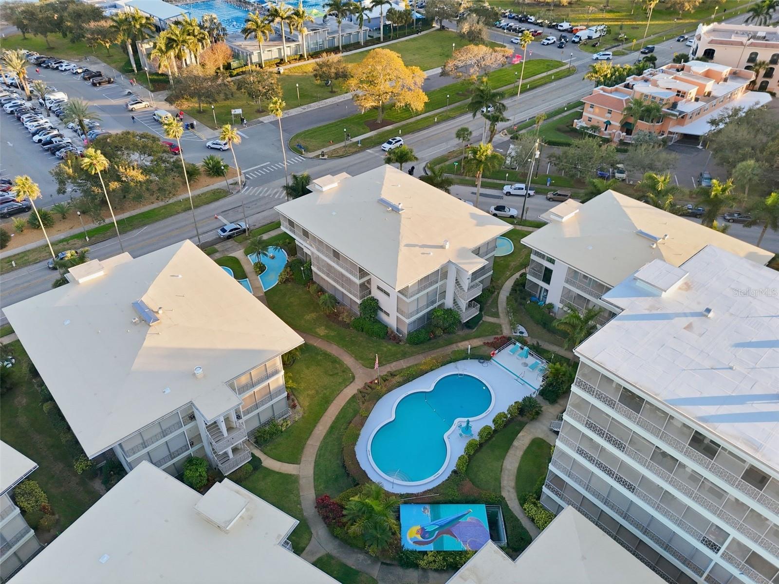 1000 N SHORE DRIVE NE 2