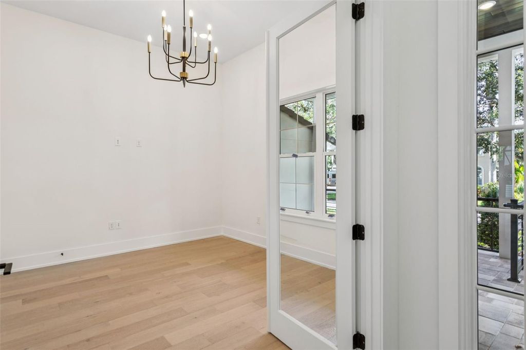 Photo of 4612 W Tennyson Avenue, Tampa, FL 33629 (MLS # TB8391186)