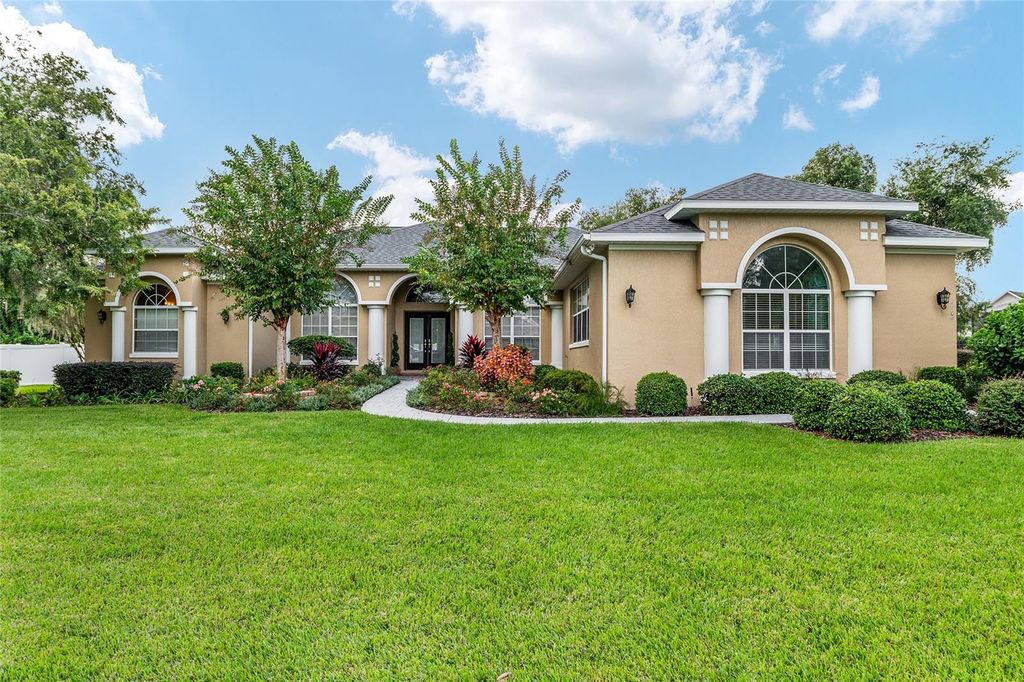 Photo of 2704 SE 22nd Avenue, Ocala, FL 34471 (MLS # OM710787)