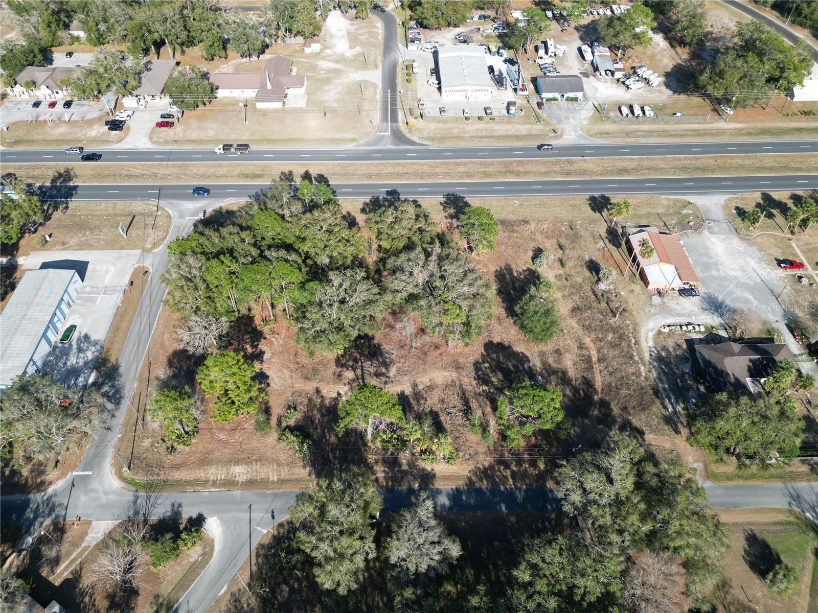 BELLEVIEWS SUNNY SKIES - Land