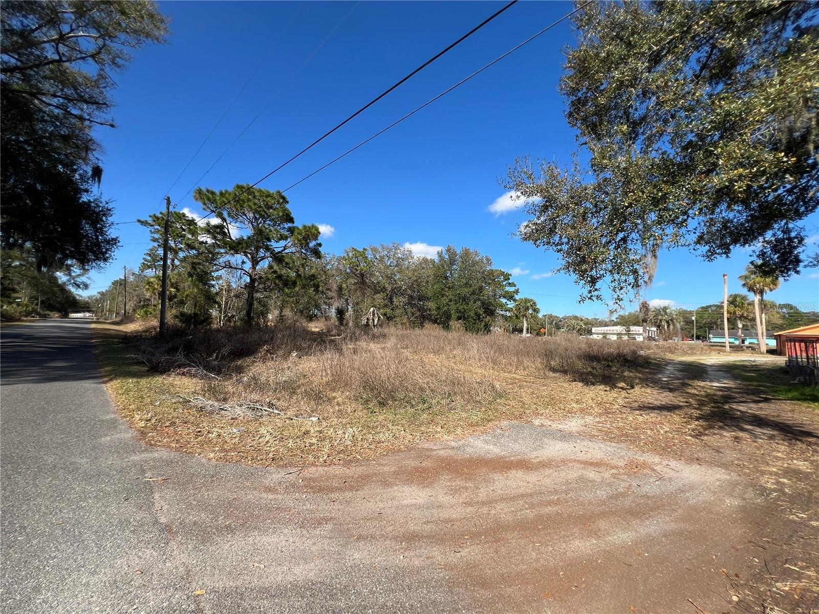 BELLEVIEWS SUNNY SKIES - Land