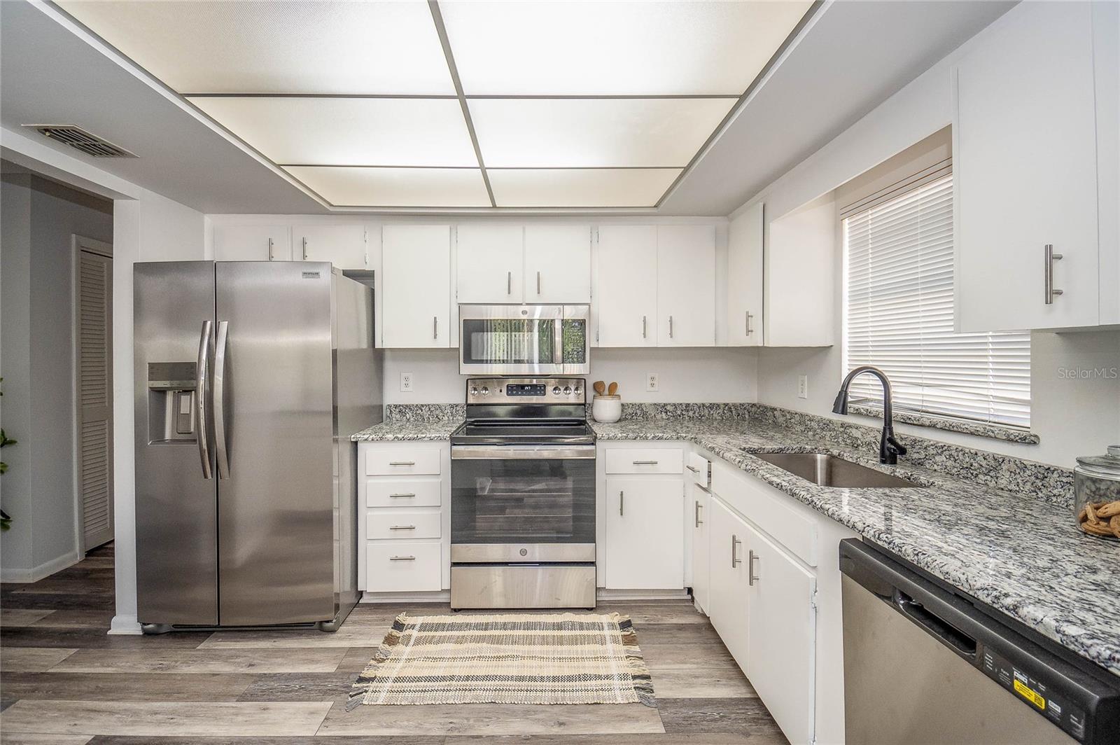 VILLASTHE 02 - Residential