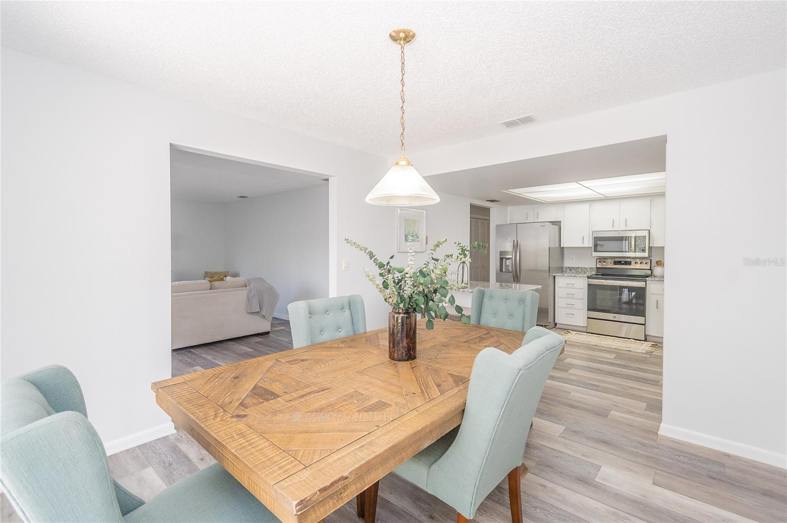 VILLASTHE 02 - Residential