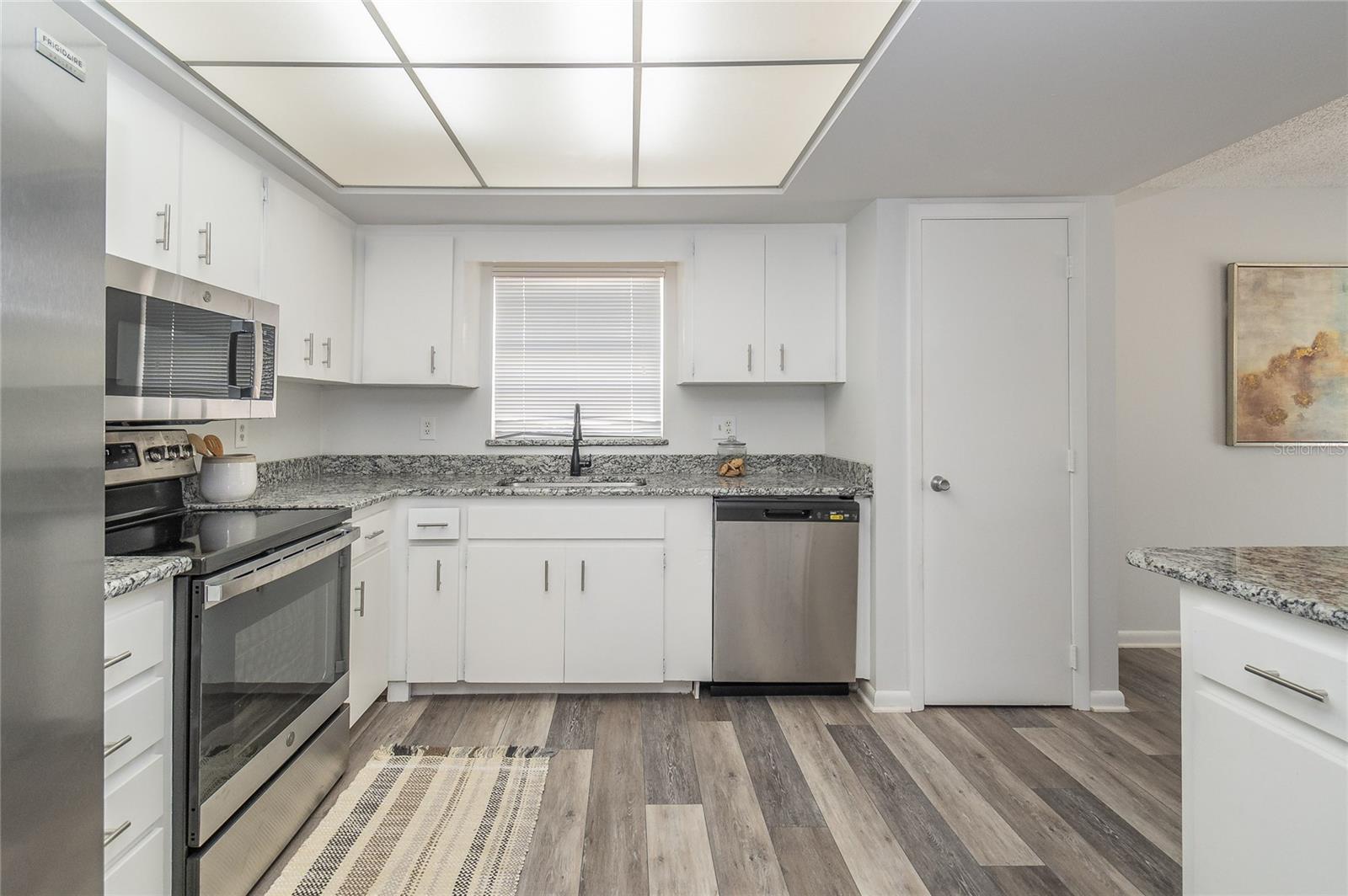 VILLASTHE 02 - Residential