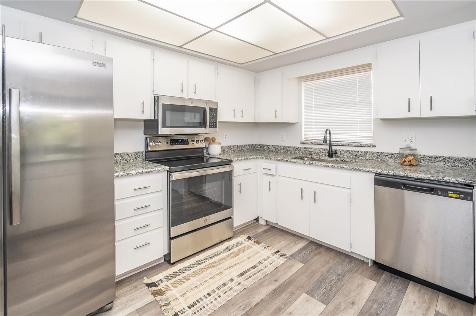 VILLASTHE 02 - Residential