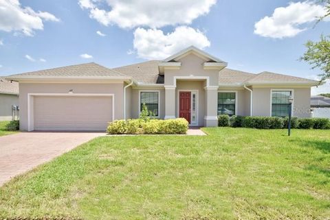 A home in AUBURNDALE