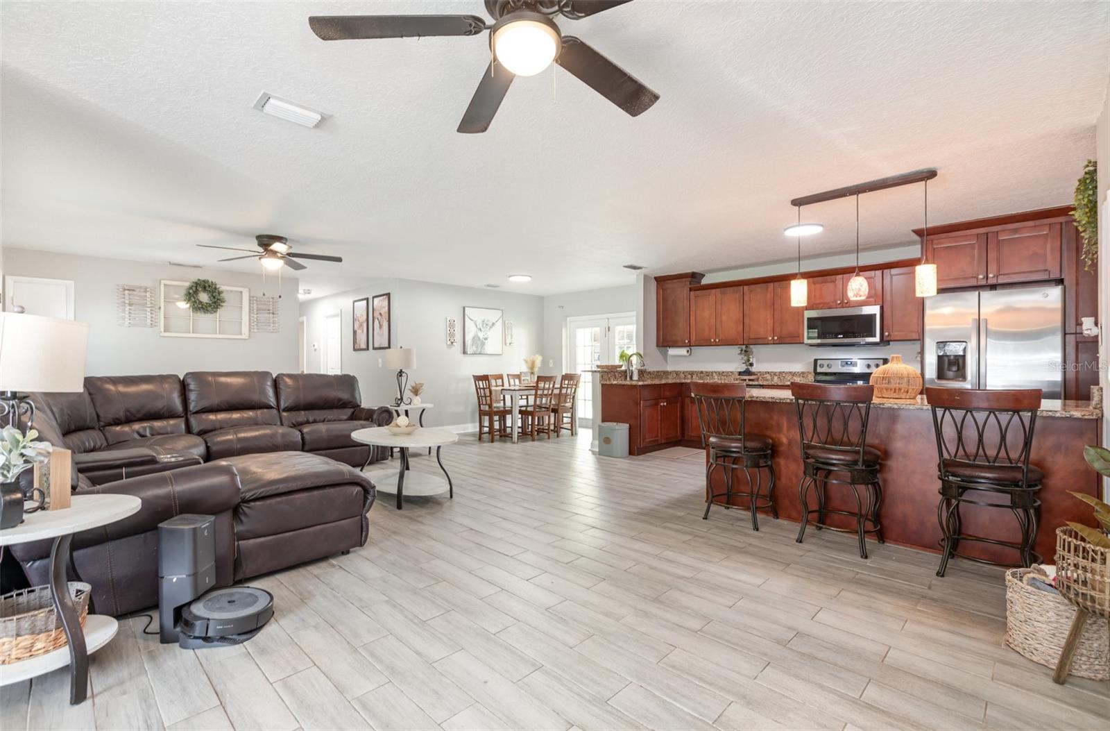 2806 LEANING OAK LANE