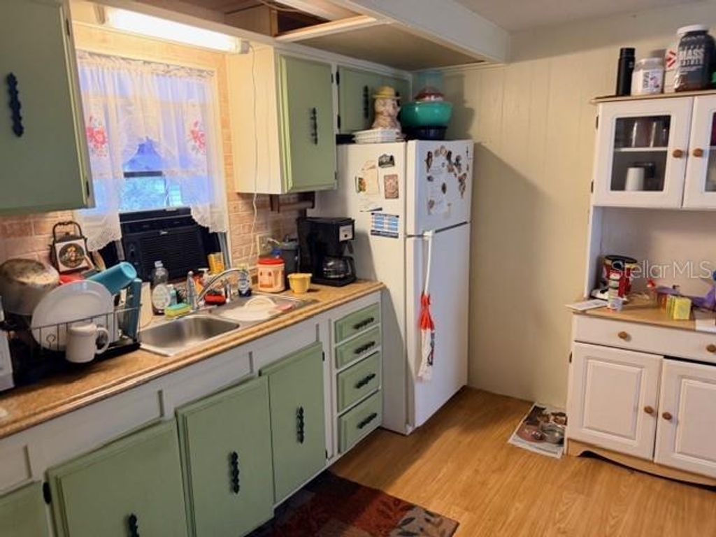 Photo of 2006 Blue Lake Drive, Lakeland, FL 33801 (MLS # P4938342)