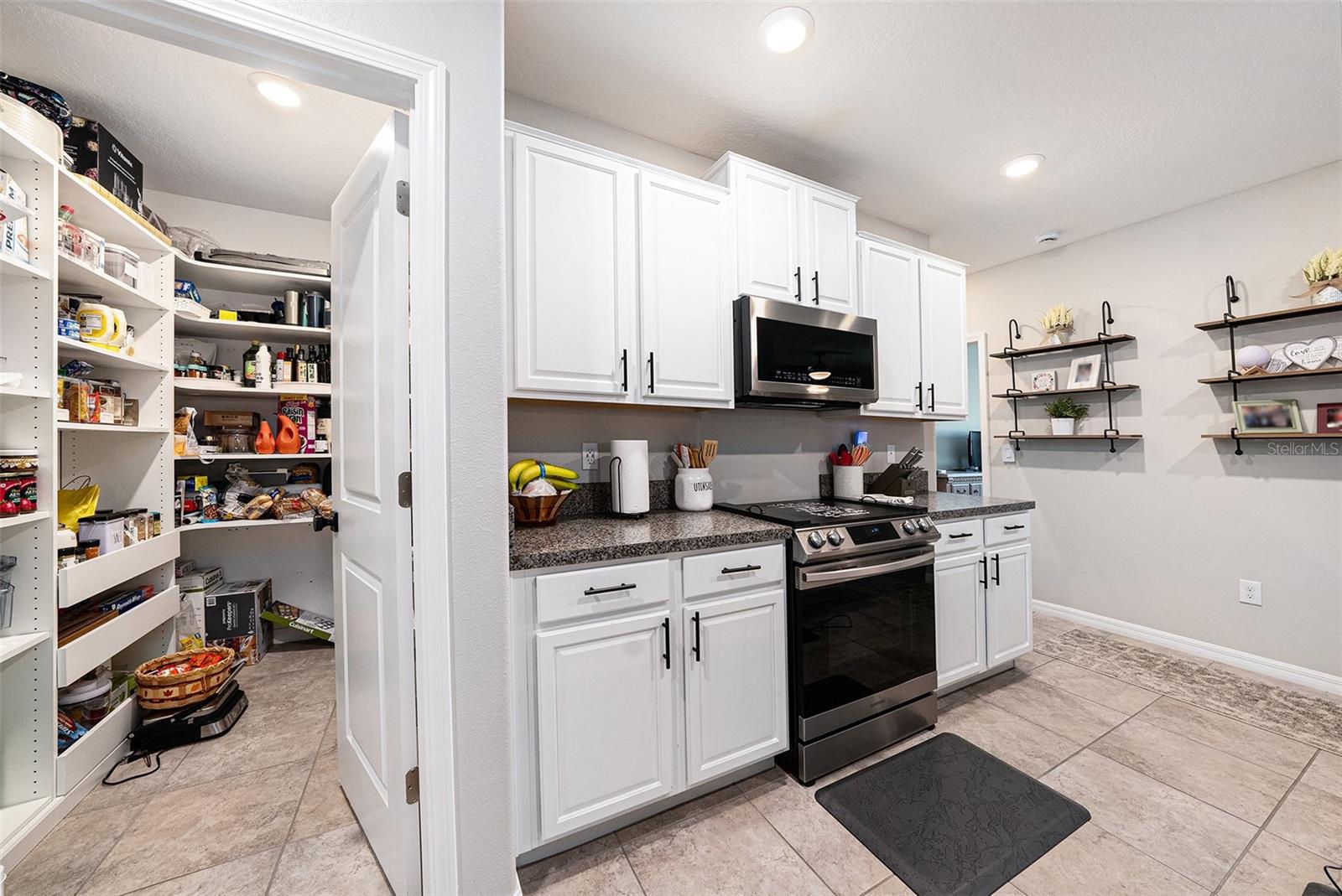 SUNSHINE VILLAGE PH 3A & 4 - Residential