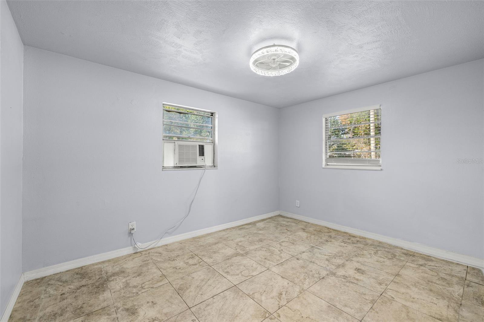 HAMNERS W E HOMESTEAD ACRES - Residential Income