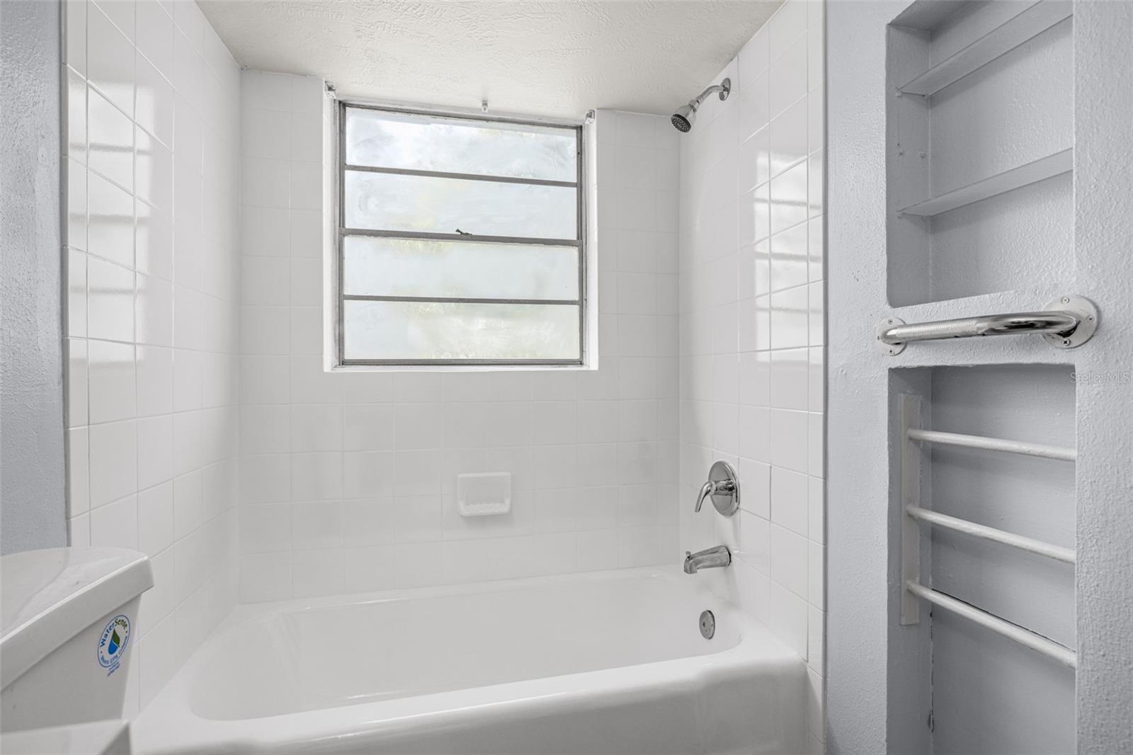 HAMNERS W E HOMESTEAD ACRES - Residential Income