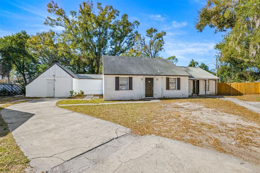 Excellent Investment Opportunity – Cash-Flowing Triplex in Tampa!
1403 College Park Lane, Tampa, FL 33612
Turnkey income producer in a highly convenient location! This triplex offers three separate units with strong rental demand and immediate cash flow:

Unit A (Middle – 3 Bed / 1 Bath): Leased at $1,900/month. Block construction with washer/dryer inside for added tenant appeal. Central AC.
Unit B (Right – 1 Bed / 1 Bath): Leased at $1,250/month. Frame construction. Window units AC
Unit C (Left – Efficiency / 1 Bath): Leased at $1,000/month. Frame construction. Window unit AC

Total current monthly income: $4,150

Investor Advantages:

Association covers water, sewer, and trash (one water meter for the community) – significantly reducing operating expenses.
Units are individually metered for electricity, so tenants pay their own power.
Strong rental history with two units already leased and performing.
Mix of unit sizes appeals to a wide tenant pool (students, professionals, and small families).

Prime Location – Just minutes from the University of South Florida (USF), major shopping, dining, public transportation, and easy access to I-275. This pocket offers consistent demand from USF affiliates, medical professionals, and local workers.
Whether you’re looking for a turnkey addition to your portfolio or a solid value-add property with upside potential through minor updates, this triplex delivers reliable income in a proven Tampa rental market.
Serious investors – schedule your showing today and secure this performing asset before it’s gone!
Perfect for 1031 exchanges or portfolio expansion in the Tampa Bay area.