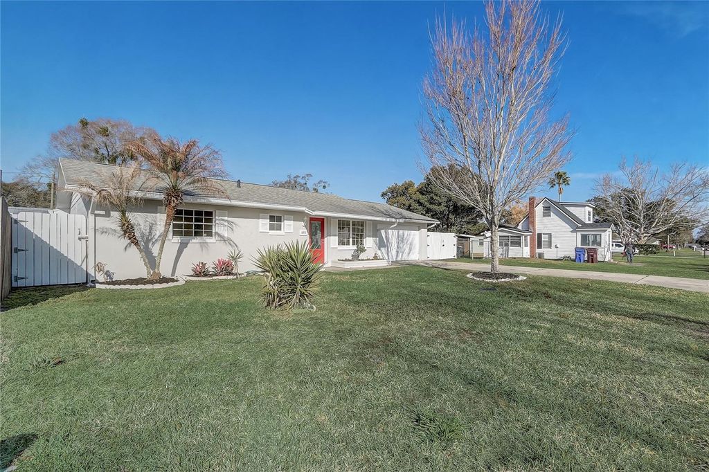 Photo of 618 Maryland Avenue, Saint Cloud, FL 34769 (MLS # O6385609)