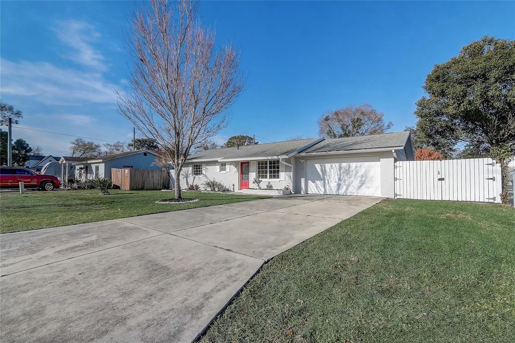 Photo of 618 Maryland Avenue, Saint Cloud, FL 34769 (MLS # O6385609)