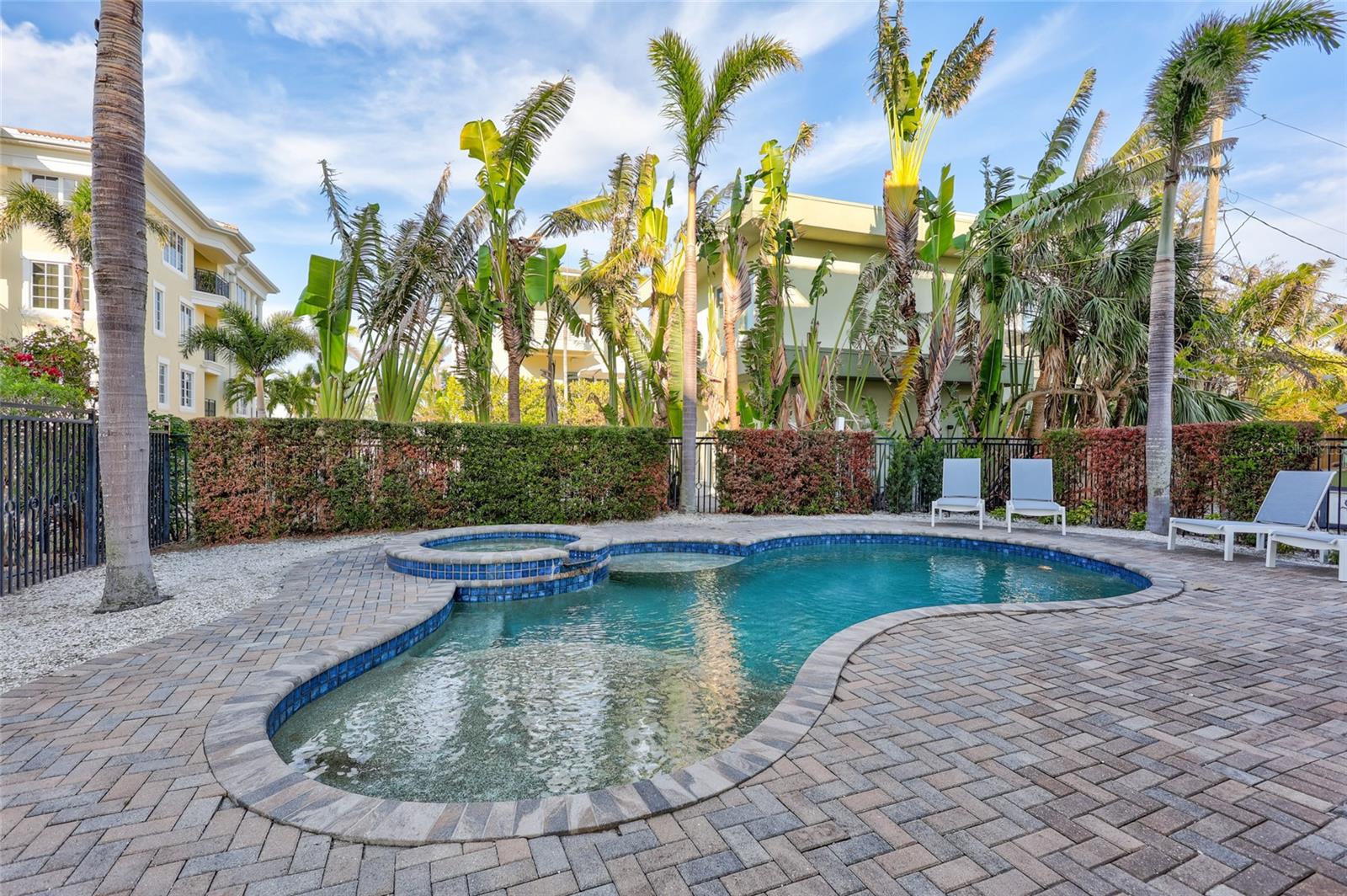 SARASOTA BEACH - Residential