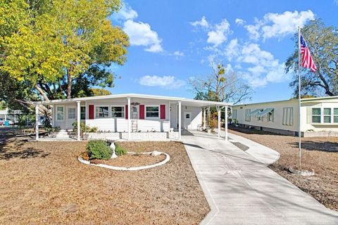 Photo of 14299 Nectarine Street, Brooksville, FL 34613 (MLS # TB8472861)