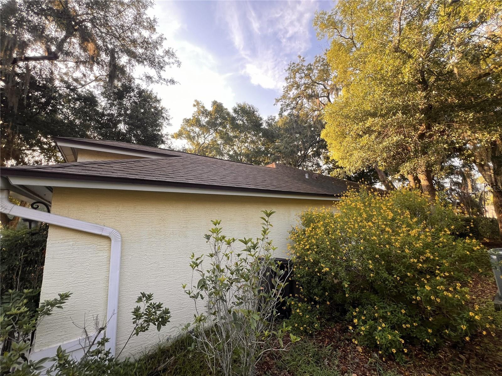 1320 SASSAFRAS AVENUE