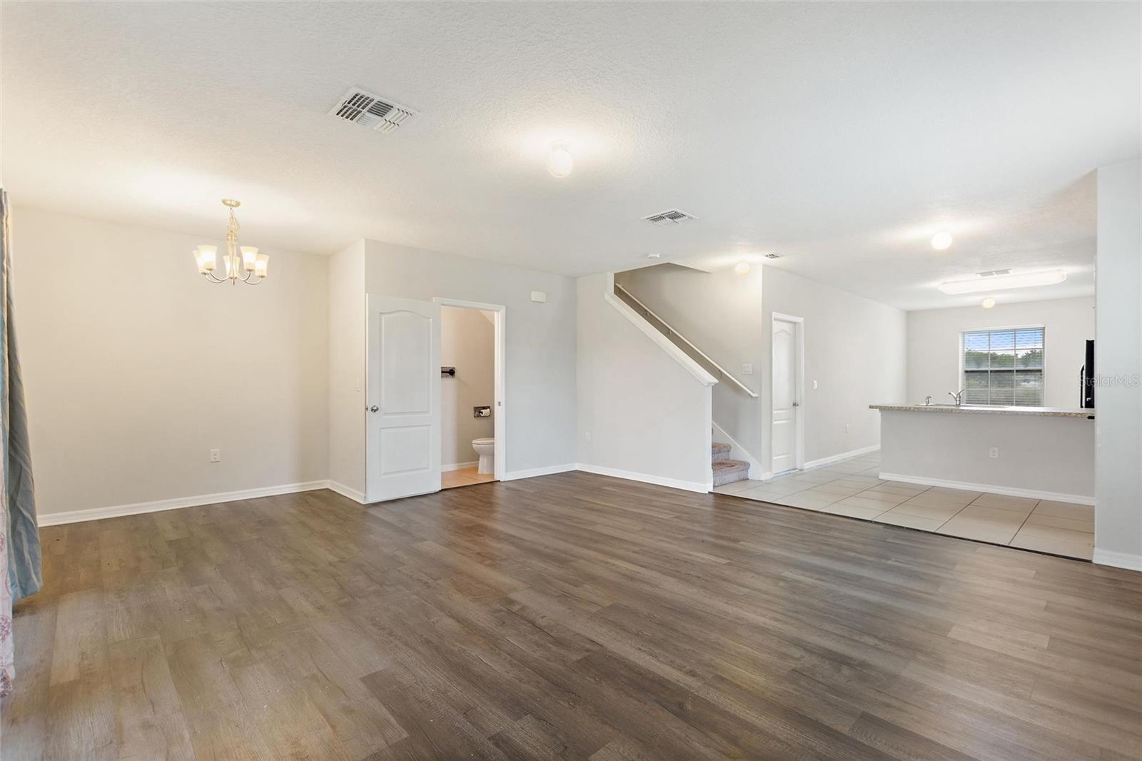 LAKE BLUFF/TOWN CENTER EAST PH - Residential