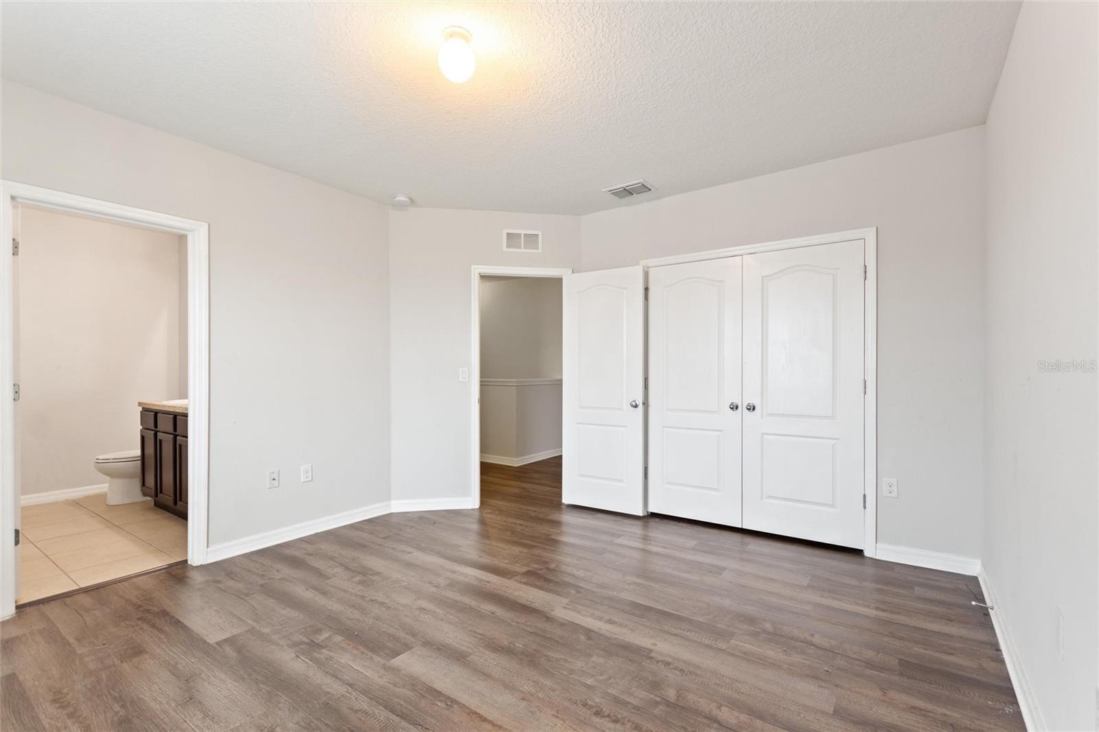 LAKE BLUFF/TOWN CENTER EAST PH - Residential