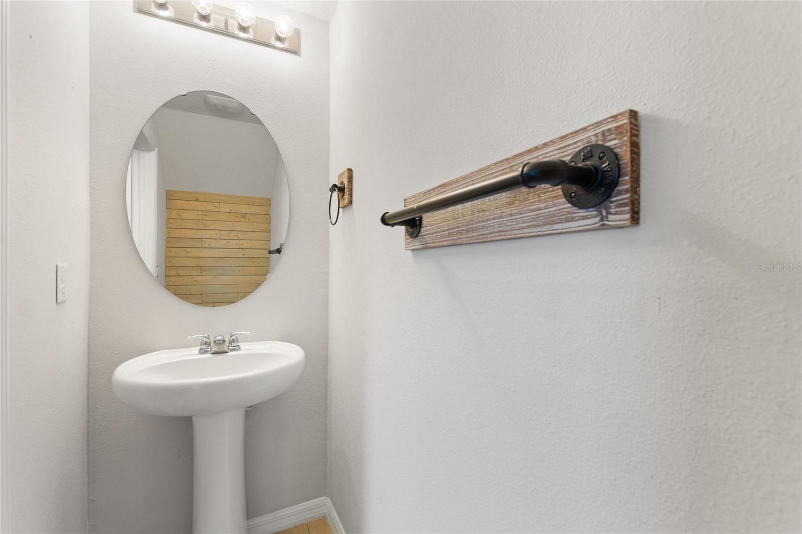 LAKE BLUFF/TOWN CENTER EAST PH - Residential