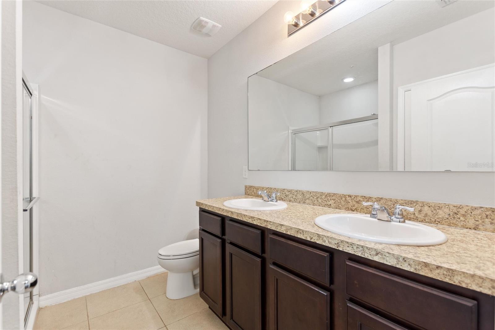 LAKE BLUFF/TOWN CENTER EAST PH - Residential