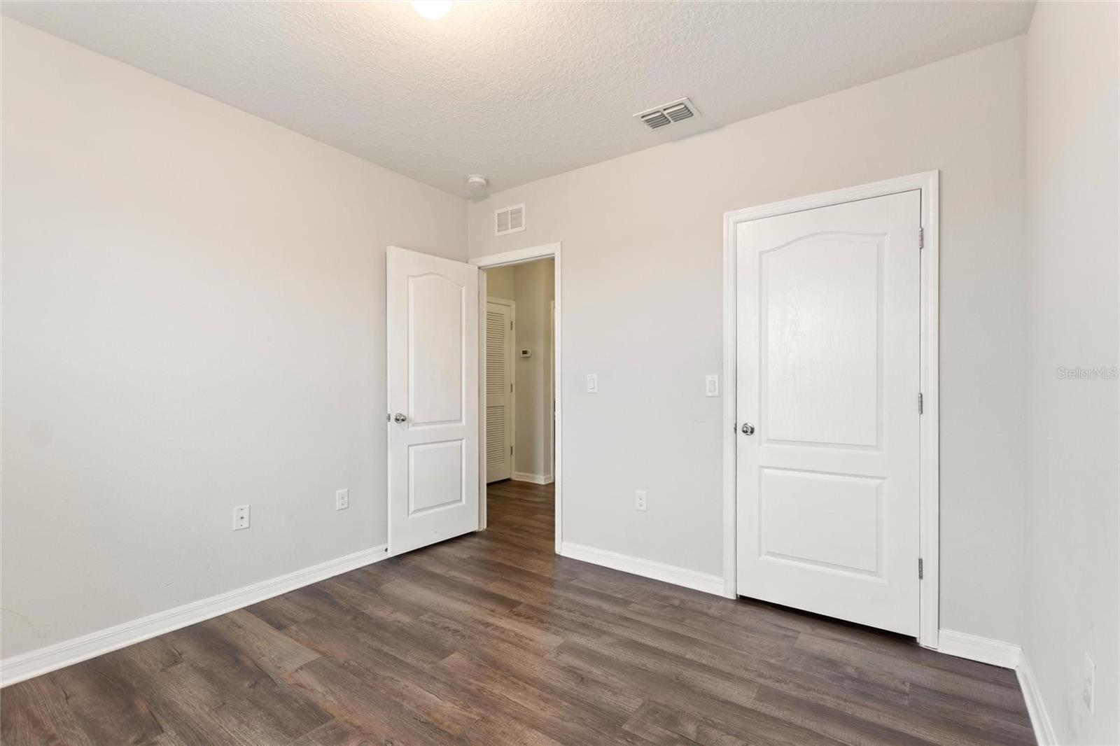 LAKE BLUFF/TOWN CENTER EAST PH - Residential