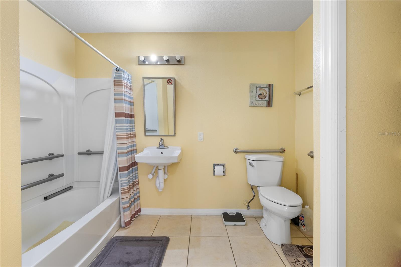 CLUB CORTILE CONDO PH 7 - Residential