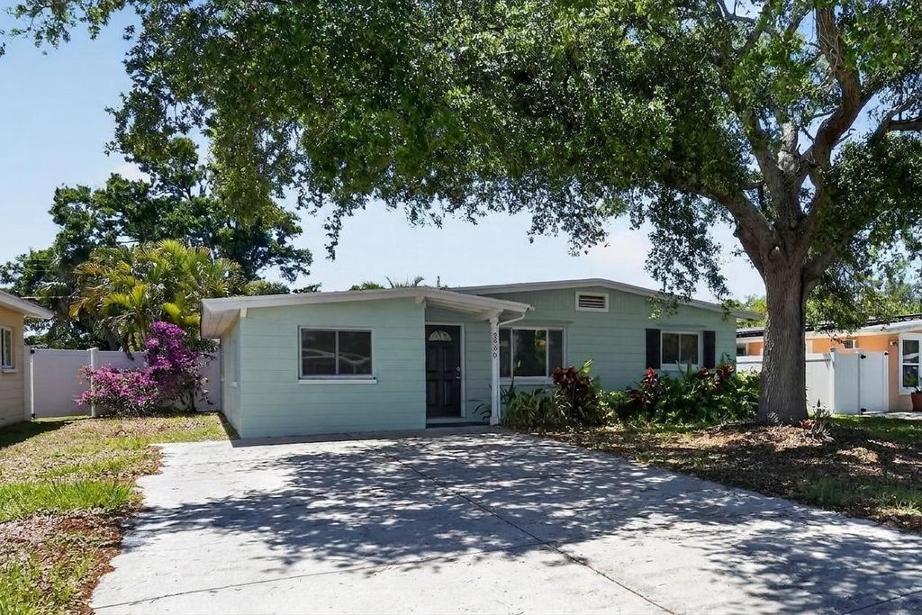 Photo of 3300 Kingston Street N, St Petersburg, FL 33713 (MLS # A4693061)