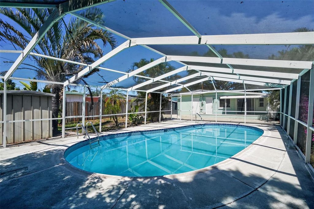 Photo of 3300 Kingston Street N, St Petersburg, FL 33713 (MLS # A4693061)