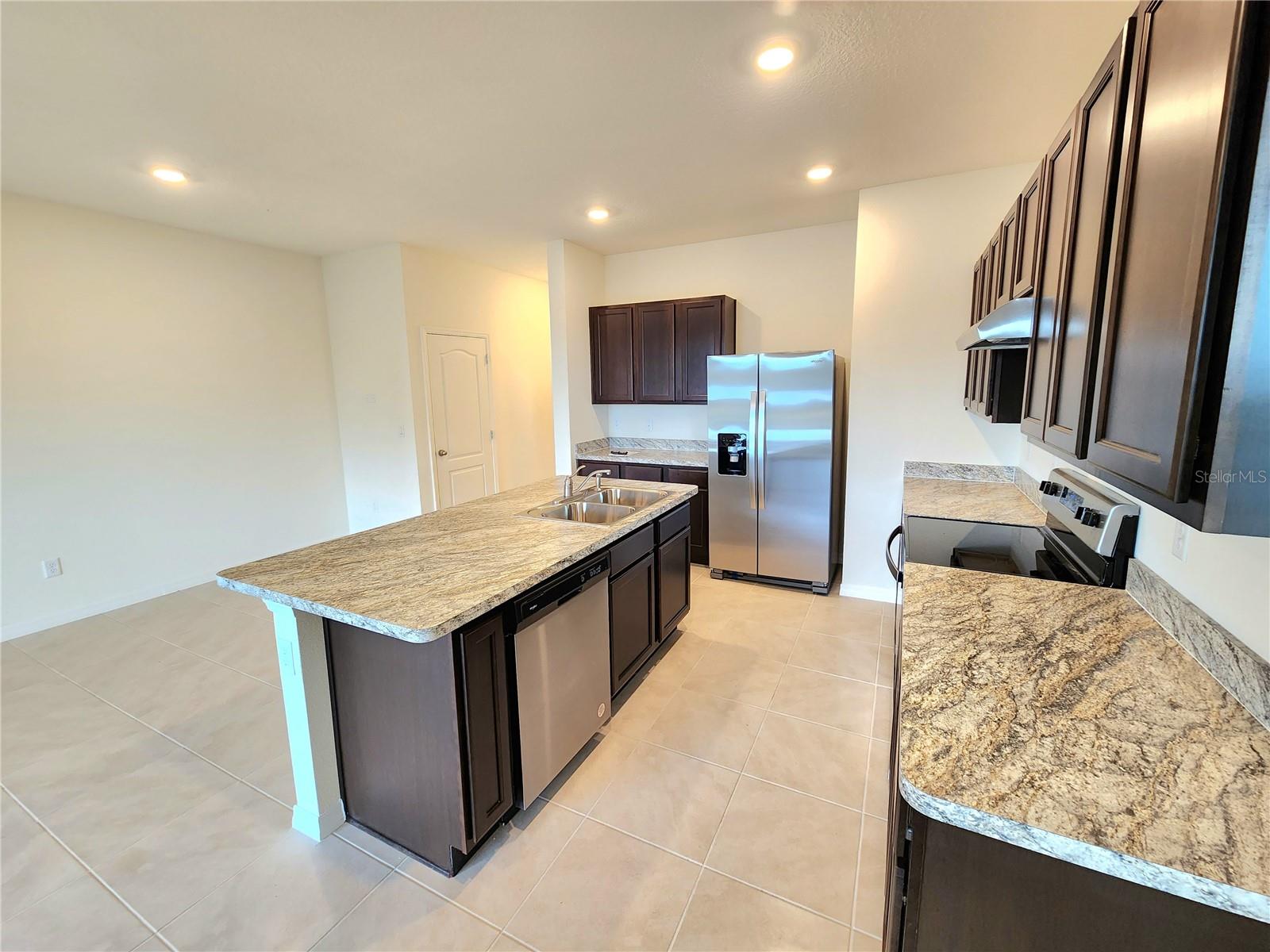 ATRIA/RIDGEWOOD LAKES - Residential Lease