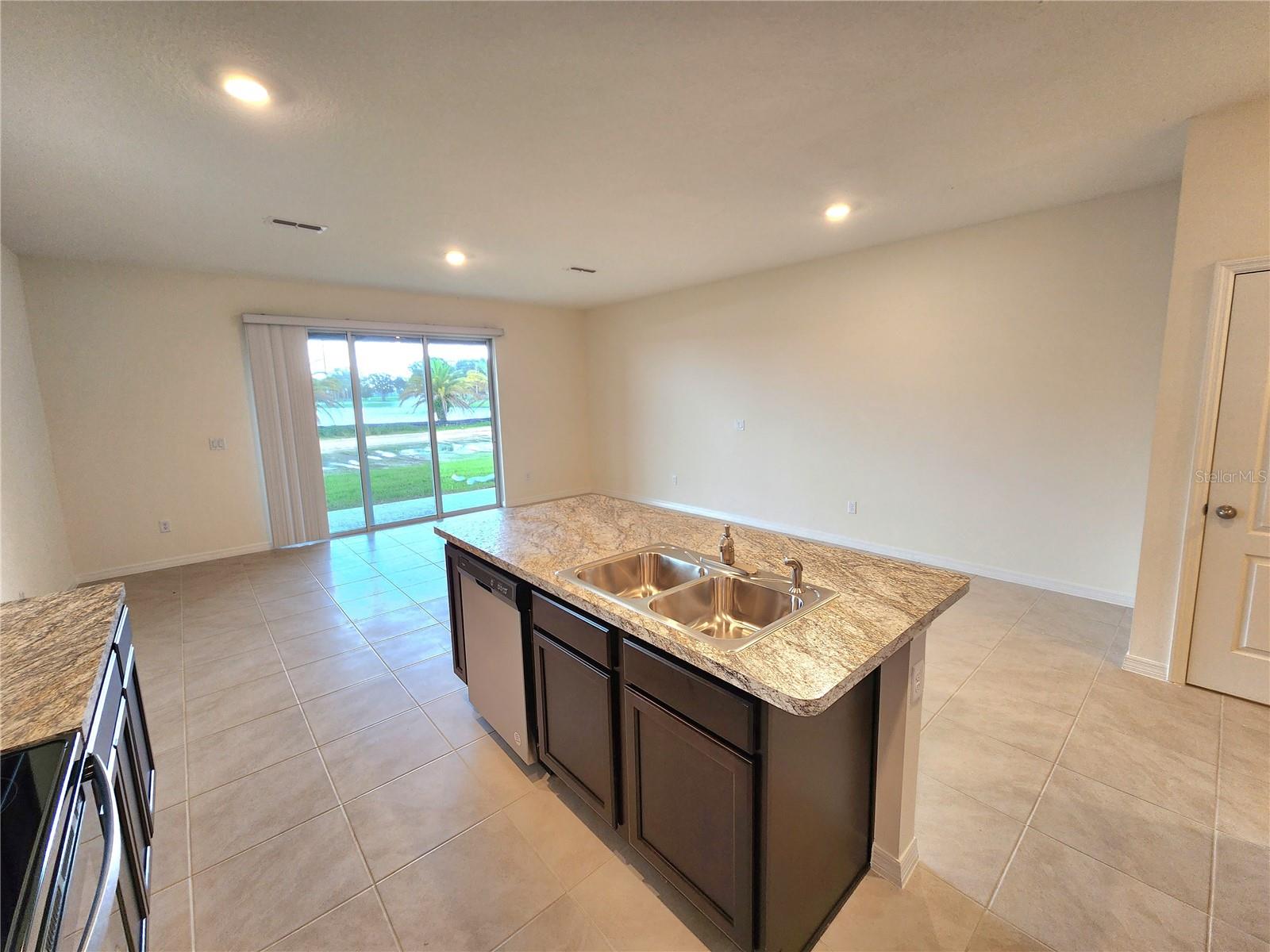 ATRIA/RIDGEWOOD LAKES - Residential Lease