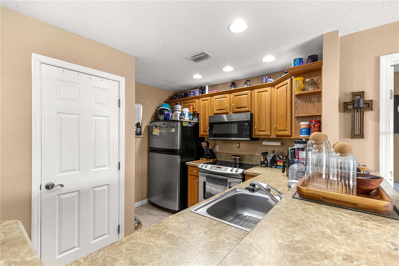 THE THREE KINGS CONDOMINIUM - Residential