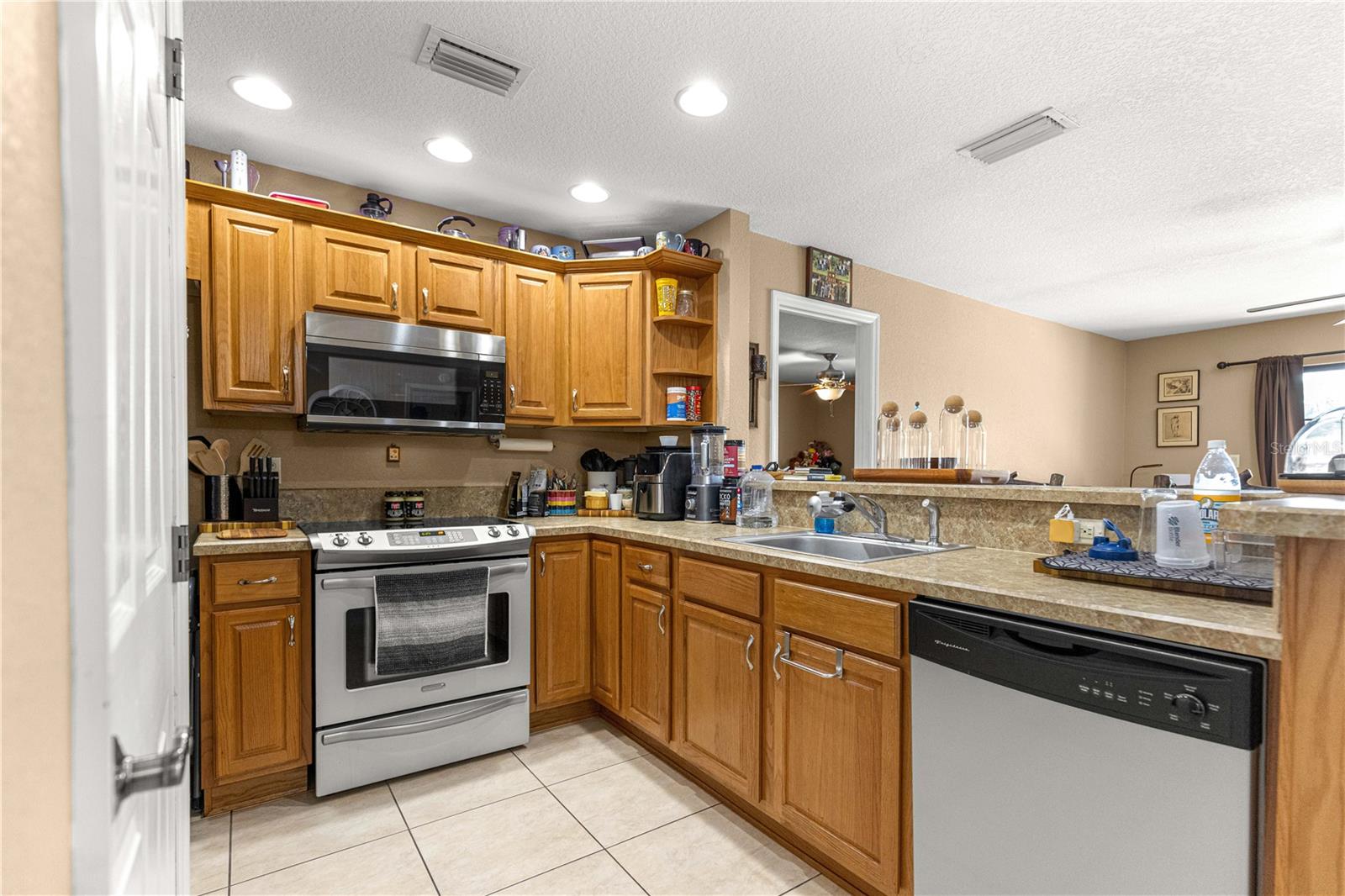 THE THREE KINGS CONDOMINIUM - Residential