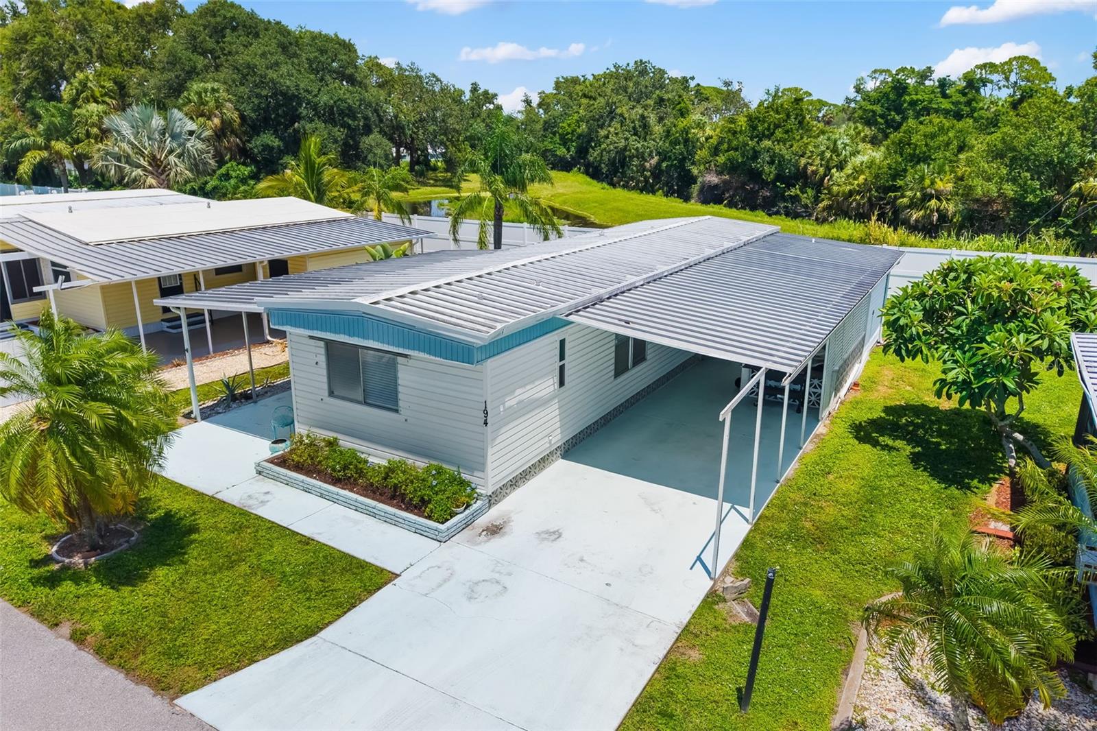 PALM LAKE ESTATES - Residential